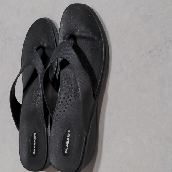 OKABASHI BLACK RUBBER FLIP FLOPS - Picture 3 of 9